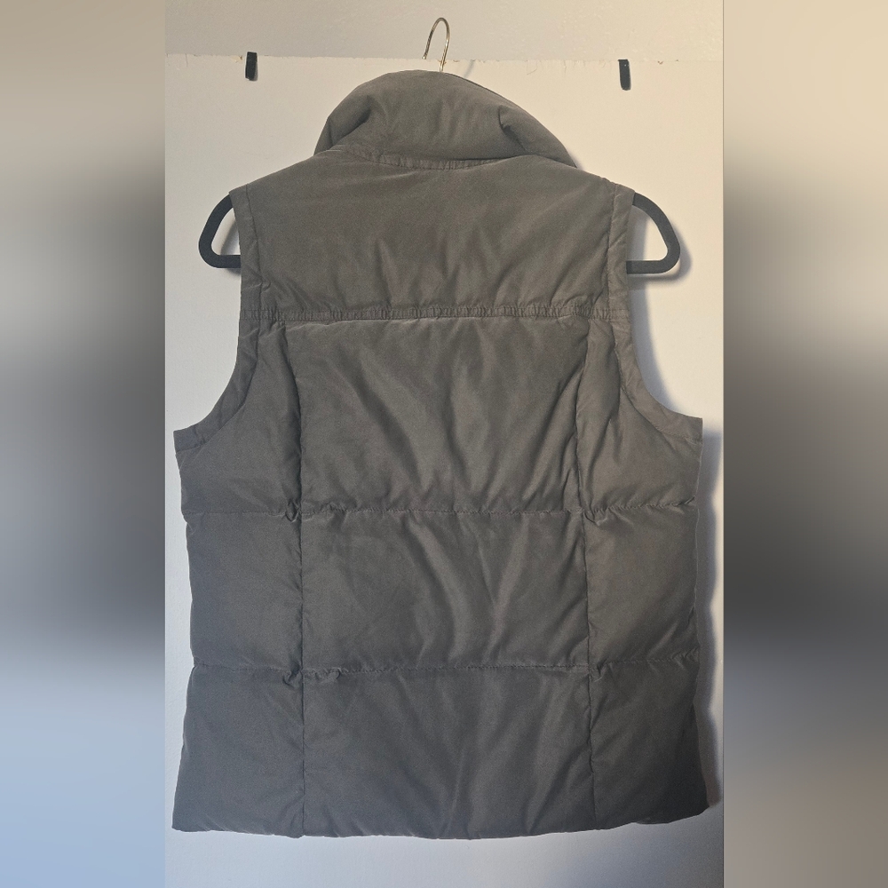 Abercrombie & Fitch Women’s Puffer Vest - Gray - Picture 3 of 8